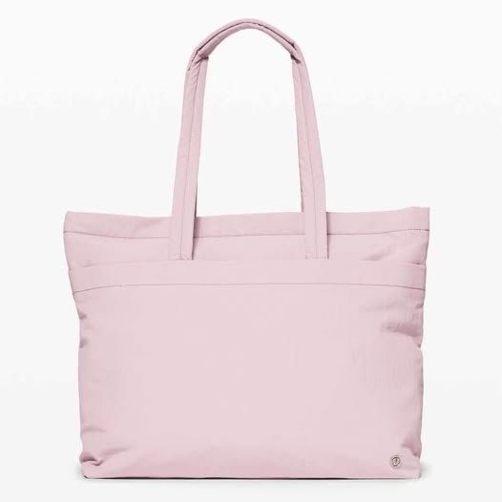 Lululemon On My Level Tote Large 15L
Smoky Blush